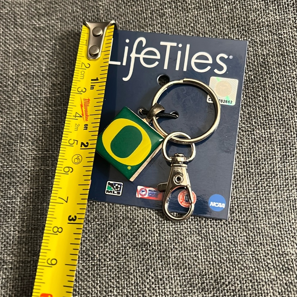 Oregon ducks Colleges keychain - Picture 3 of 5
